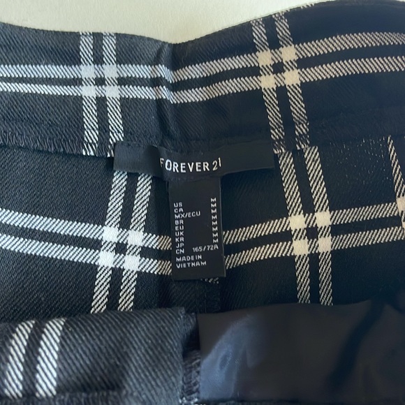 Forever 21 Pleat Front Black & White Plaid Pants - Picture 5 of 10